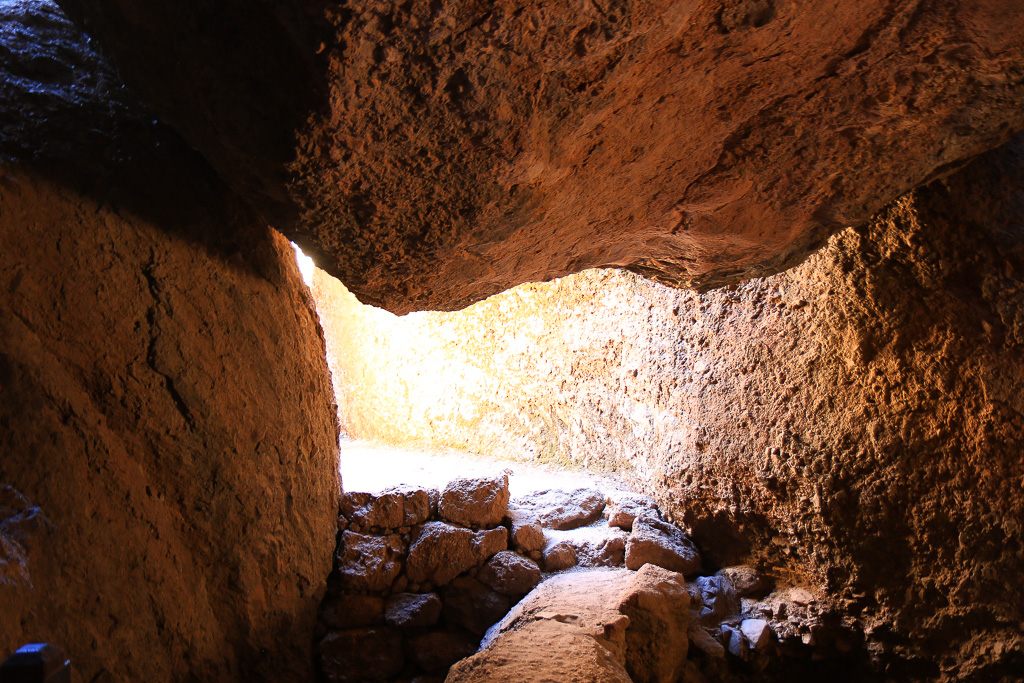 Low overhang - Moses Spring Trail to Bear Gulch Caves to Rim Trail