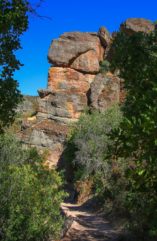 Rim Trail and rock outcrop - Moses Spring Trail to Bear Gulch Caves to Rim Trail