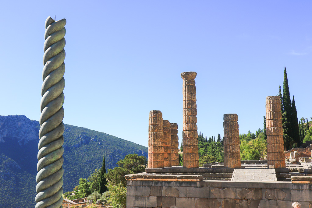 Serpent Column - Delphi