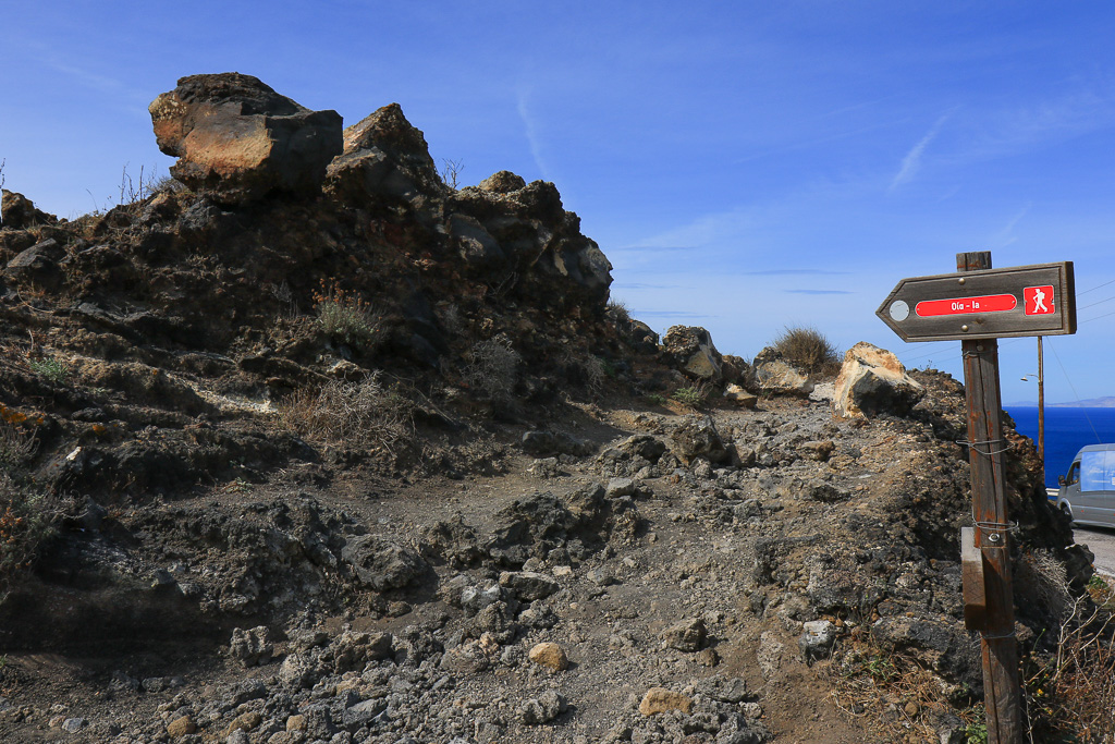 Path behind the snack - Fira to Oia