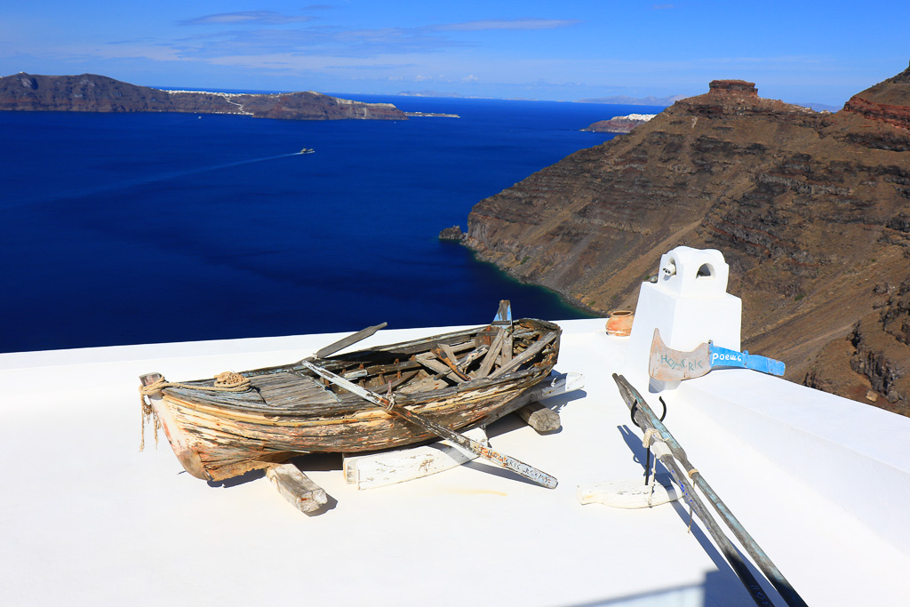 Rooftop boat - Fira to Oia Hike