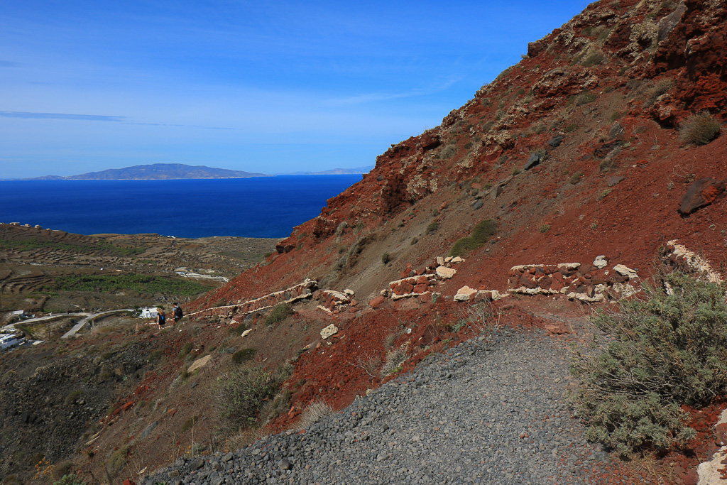 Red stones - Fira to Oia