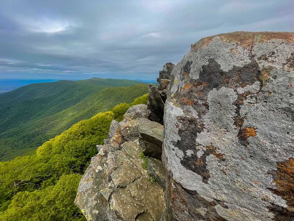 Boulders and Views - Upper Hawksbill Trail