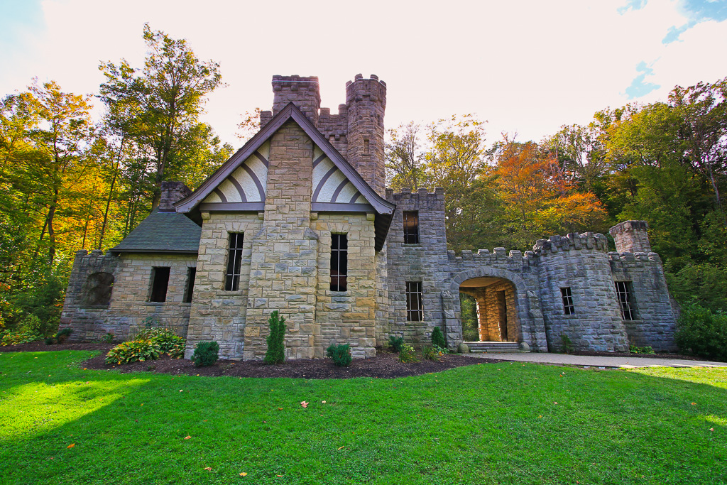 Squire's Castle and grassy grounds - North Chagrin Loop