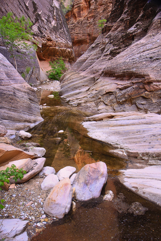 Echo Canyon, a hanging chasm formed by water runoff - Observation Point